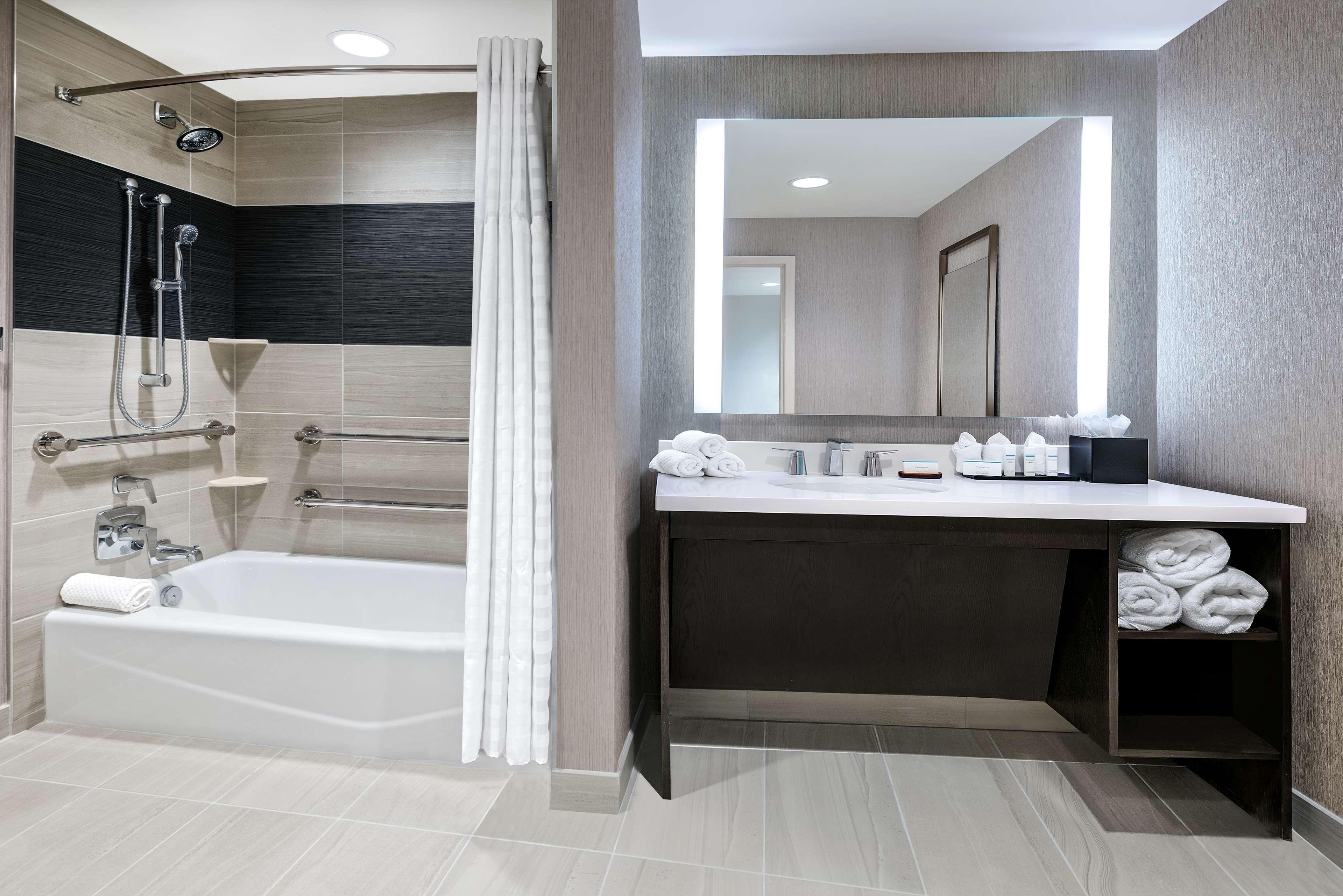 Embassy Suites By Hilton Houston West - Katy Addicks Exterior photo